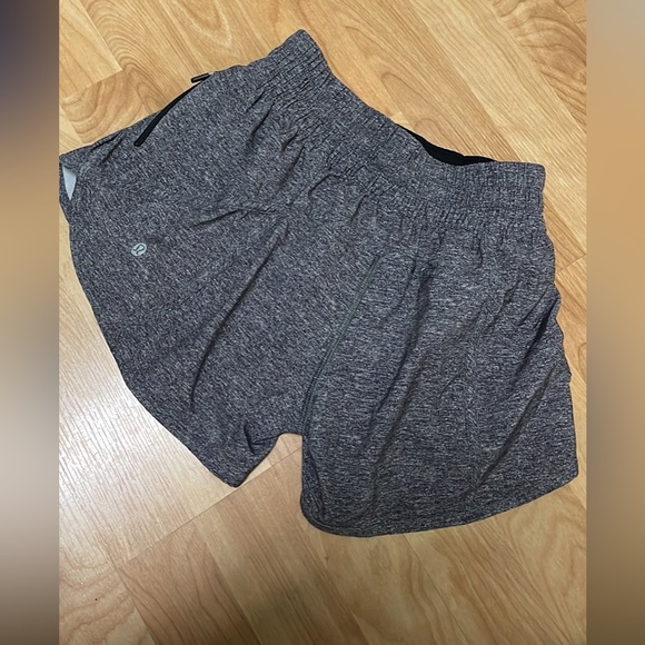 Lululemon tracker shorts (dark gray) size 6 - Picture 2 of 3
